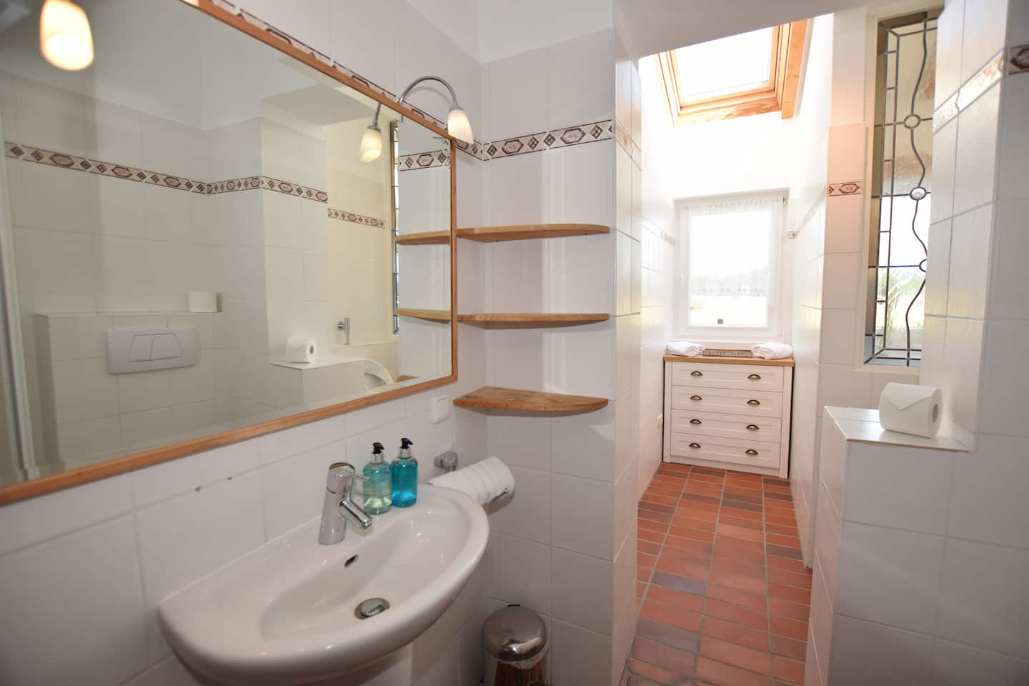 Zweites Badezimmer