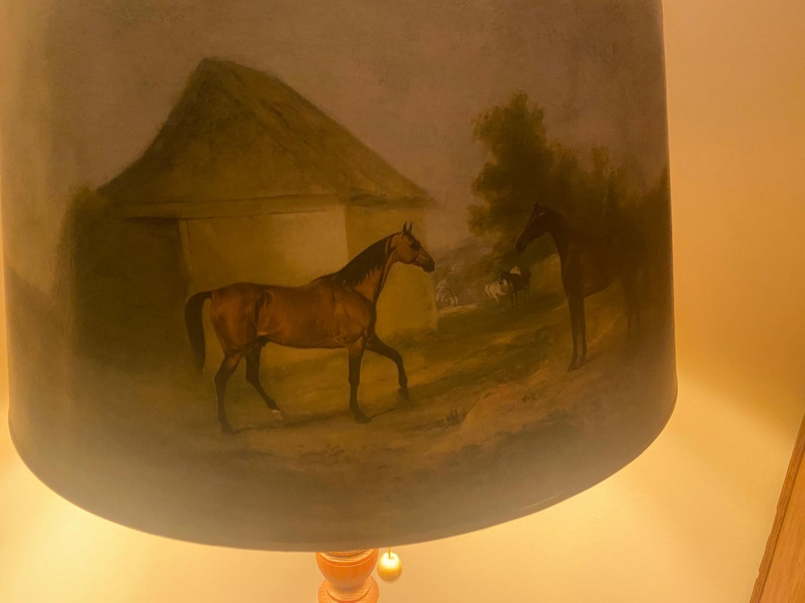 Lampe mit Pferdemotiv