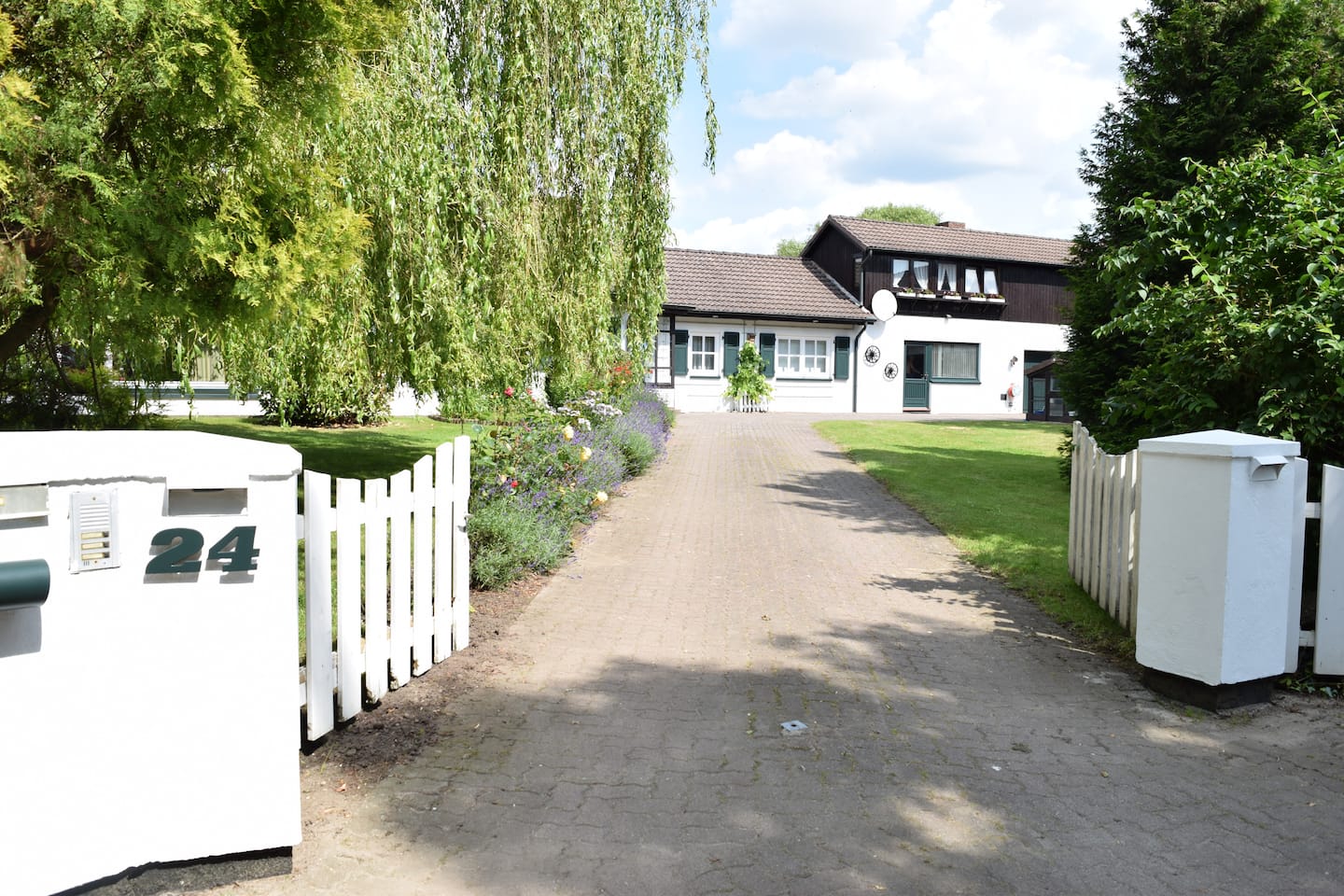 Einfahrt zum Landhaus Hideaway