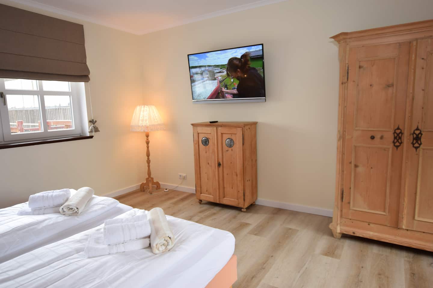 Schlafzimmer mit Fernseher